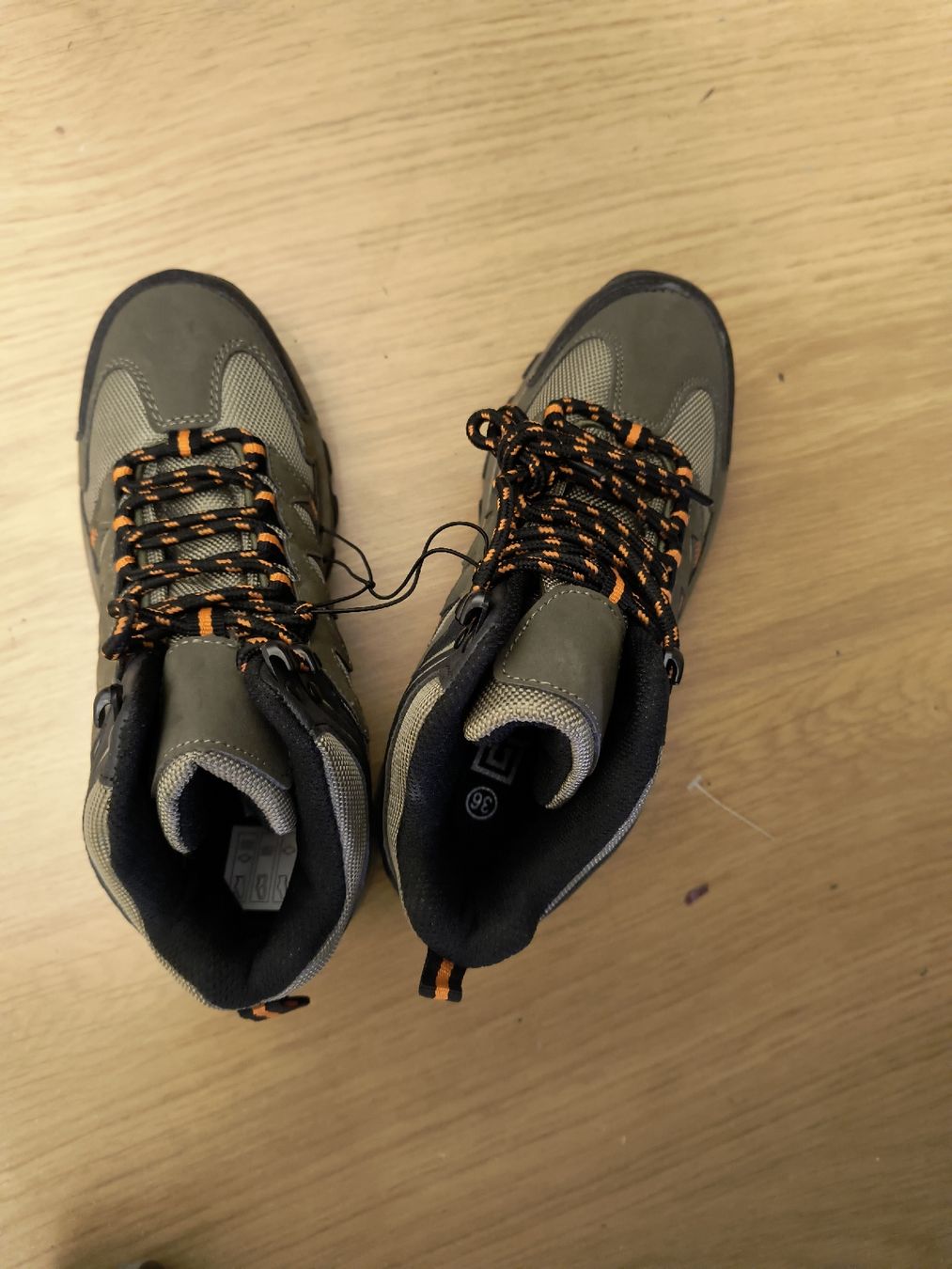 Scarpe per ragazzi: Wanderschuhe Gr. 36 / Neu – Nuovo (secondo la descrizione) da Schöfflisdorf venduto da kin_2dp9