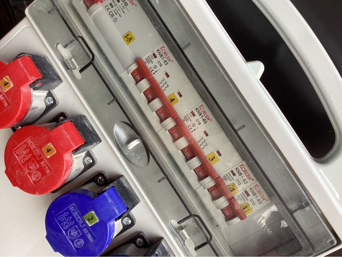 Elettrotecnica: Boîtier de distribution électrique, tableau provisoire – Usato da Savigny venduto da Dnorton 1