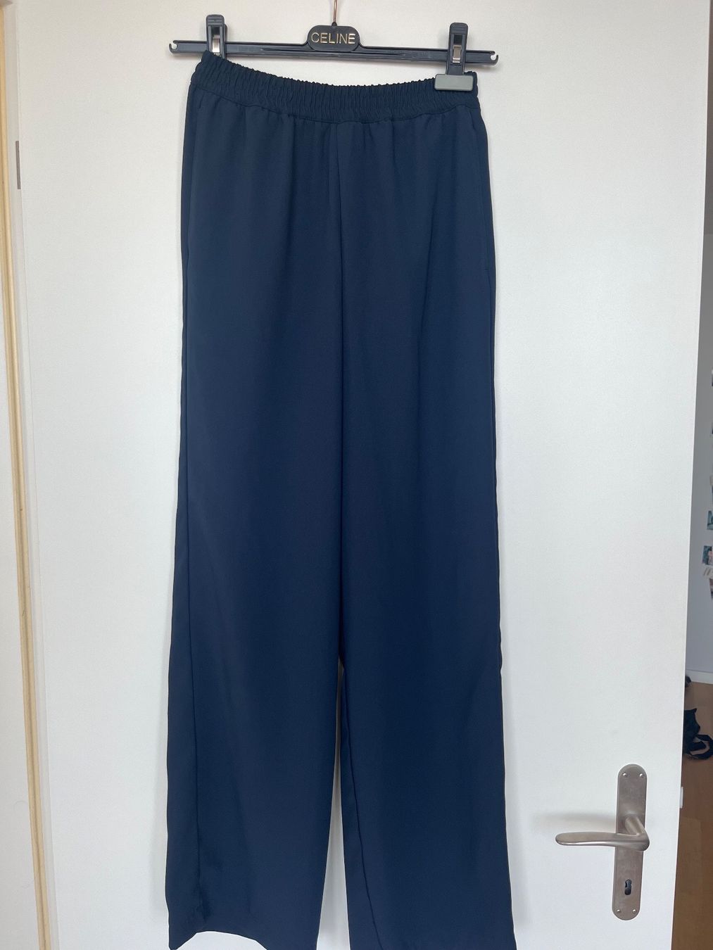 Pantaloni: Pantalon bleu – Nuovo (secondo la descrizione) da Neuchâtel venduto da Ariane_vn00