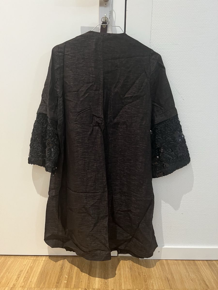 Tuniques: Black tunic – D'occasion à Adliswil par Marjin 2