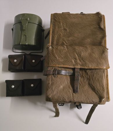 Aff Militärrucksack Tornister mit Gamelle + Munitionstaschen