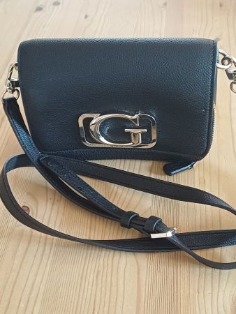 Schwarze Guess Handtasche, neuwertig, Top Zustand!