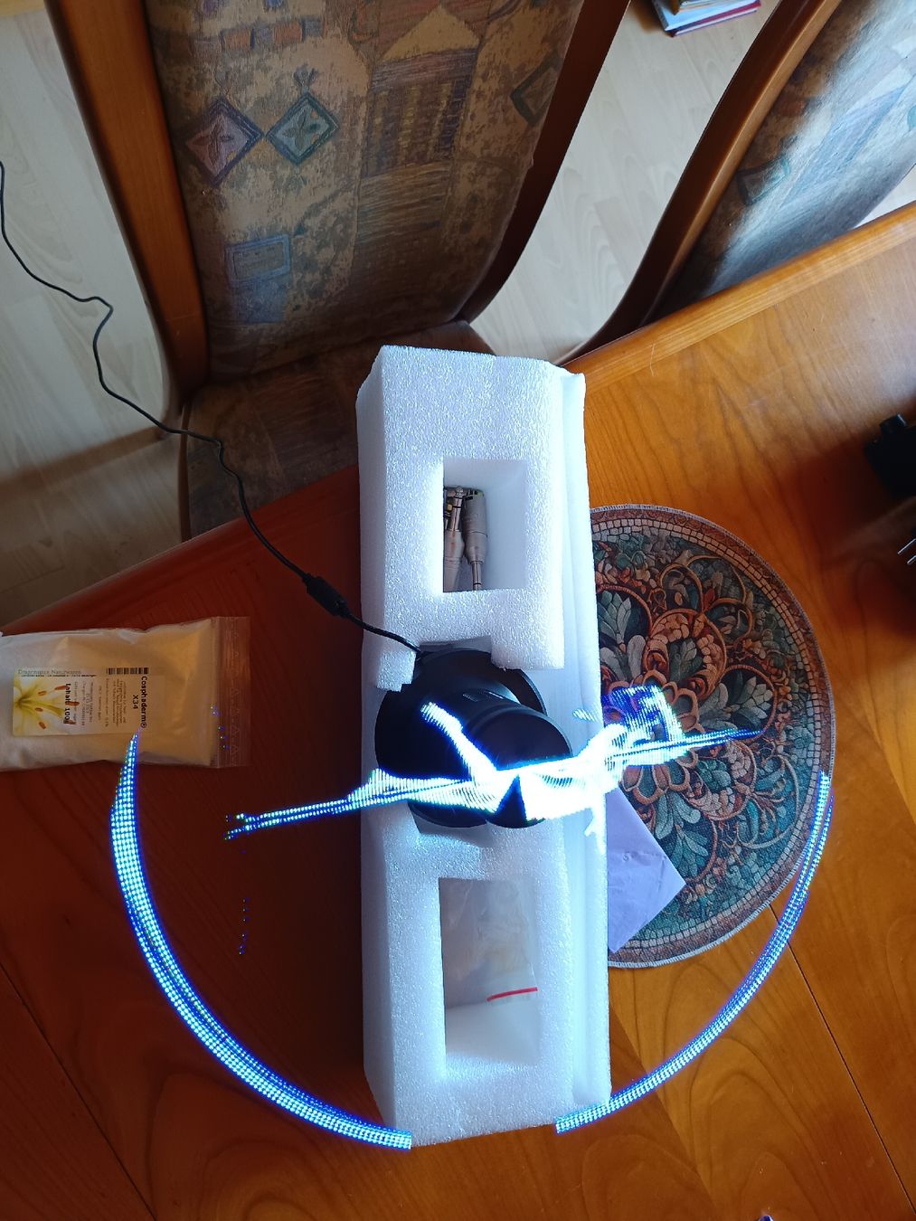 Tutte le decorazioni: Hologramm LED Fan Werbedisplayer  – Usato da Balterswil venduto da jean0502 2
