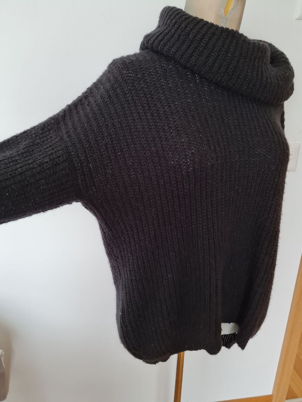 Pullover & Sweatshirts: Pull noir col roulé Humility XS chaud hiver – Gebraucht aus Payerne von wardi11 1