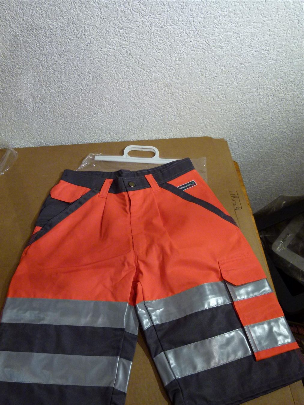 Pantalons: Profiwork Arbeitsshorts, Gr. 44 Lp, 65Fr – Neuf avec emballage d'origine à Uerkheim par Justi.y 2