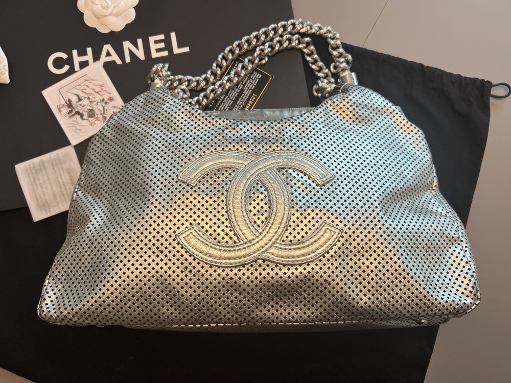 ORIGINAL CHANEL RODEO DRIVE SILVER BAG PERFORRATED LEATHER | Kaufen auf ...