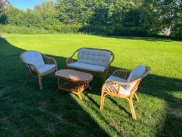 Rattan Gartenmöbel Set mit Sofa, 2 Sesseln, Tisch und Kissen