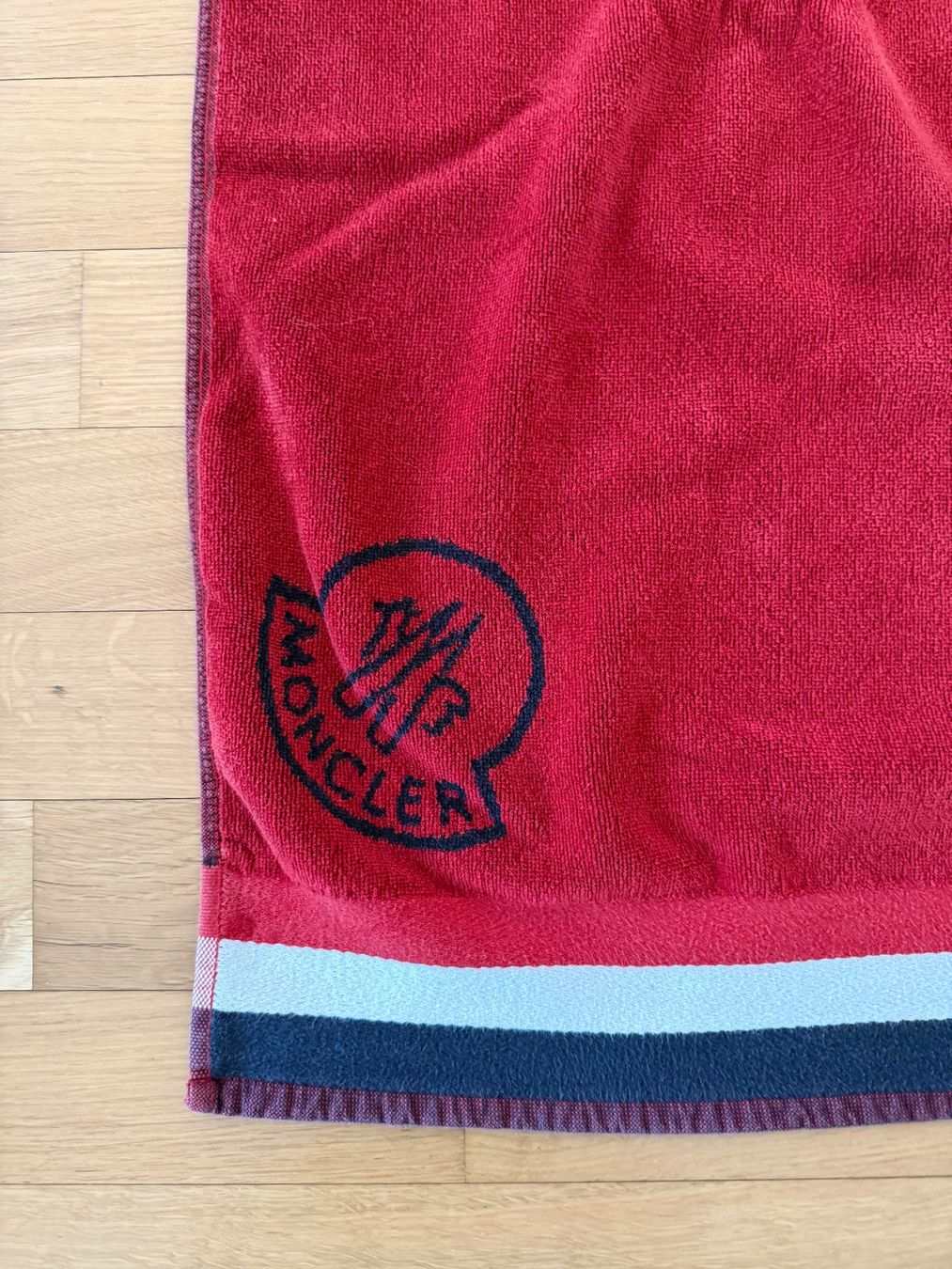 Teli da bagno: Moncler Strandtuch – Usato da Au ZH venduto da Shalima1985 1