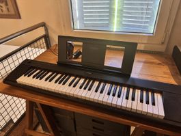 Digital Piano Yamaha Piaggero NP-12 schwarz gebraucht