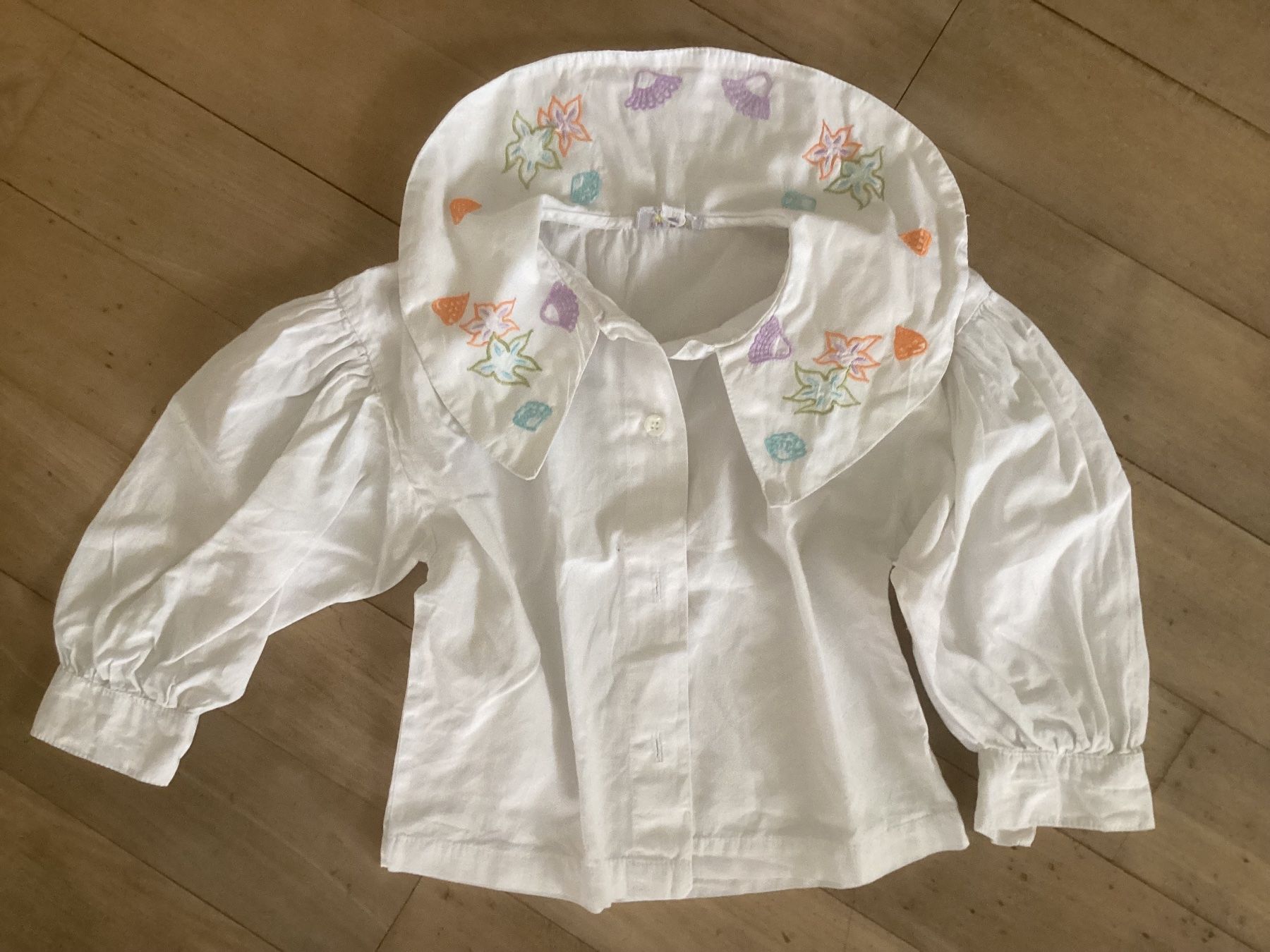 Camicette, T-shirt & Top: Süsse Mädchenbluse bestickt Gr. 98 weiss – Usato da Muttenz venduto da bar_ws7n