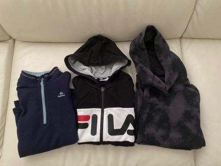 Lot des pulls et jaquette pour garçons 9-10 ans