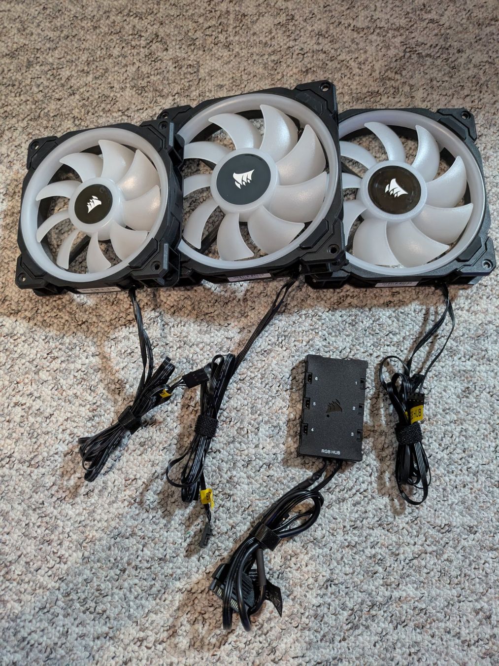 Corsair FAN - Loop Light - LL120 LL140 - + RGB HUB (Gebraucht) in ...