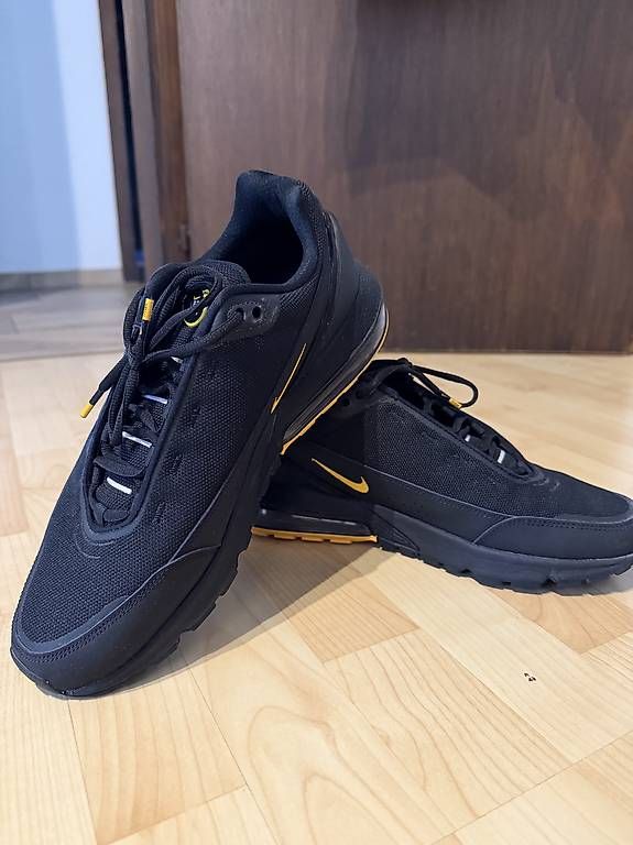 Nike Scarpe da uomo: Nike Air Max Pulse schwarz/gelb 45 – Usato da Eglisau venduto da Gerr1ck
