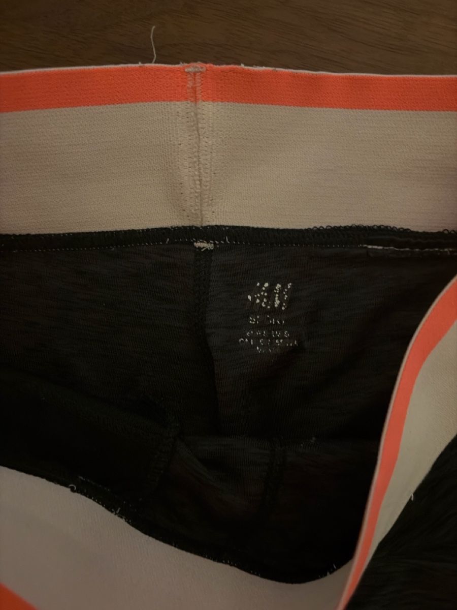 H&M Hosen: Sportshorts H&M – Gebraucht aus Buonas von lililou2 1