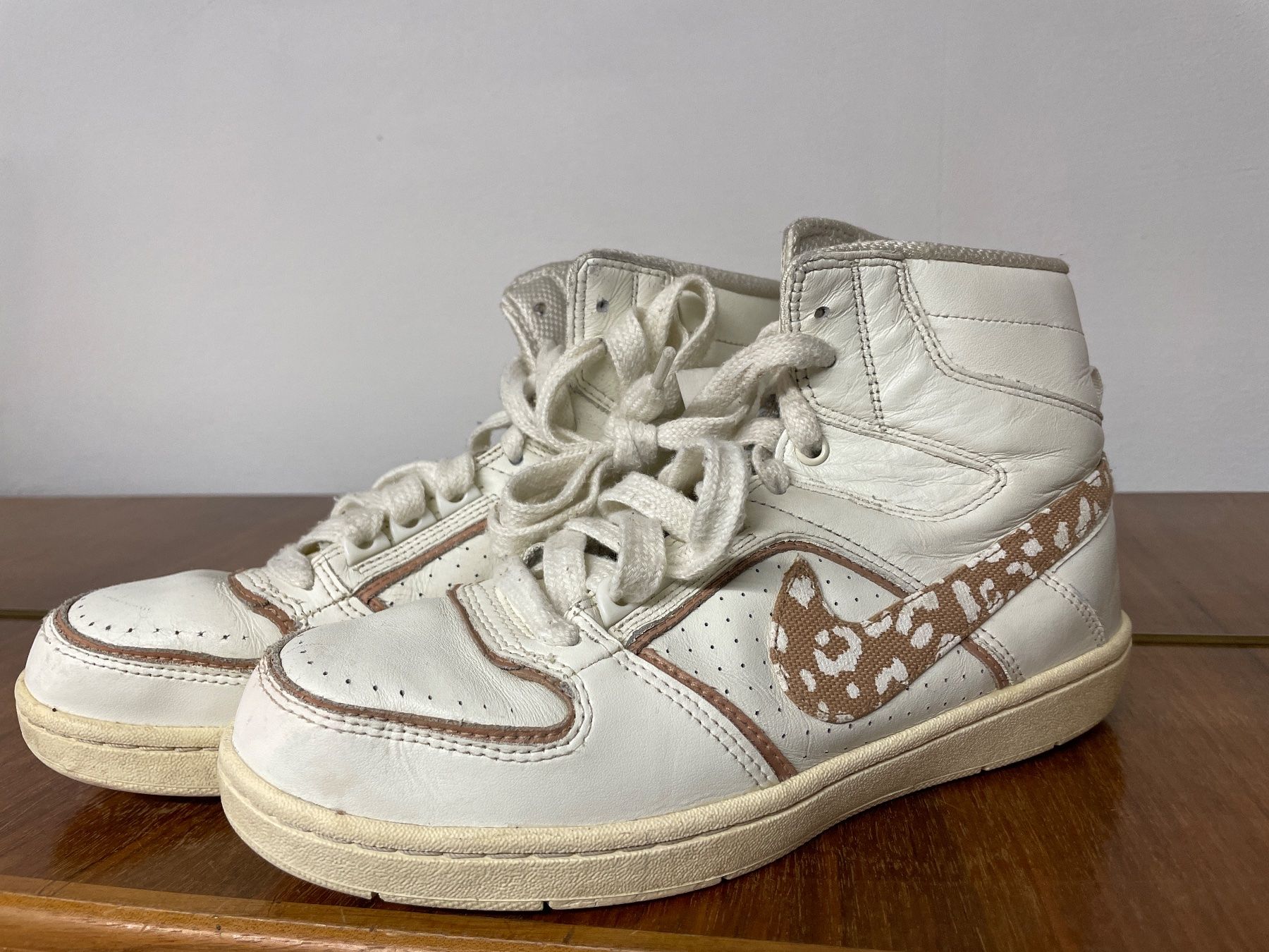 Nike Scarpe da donna: NIKE Hightop Sneakers Gr. 38 – Usato da Frasnacht venduto da GracyStore