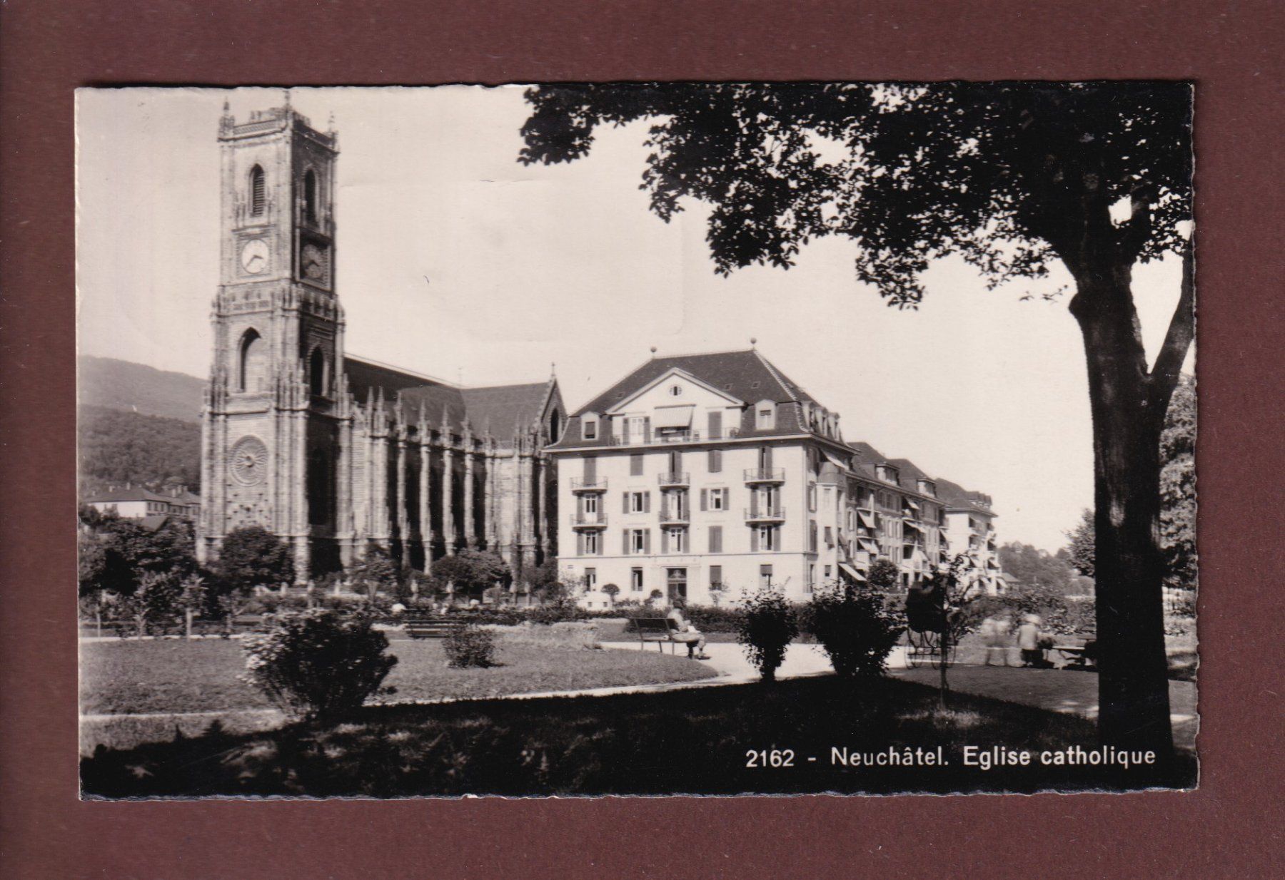 Cartoline postali: NEUCHÂTEL - Eglise catholique - 1951 – Usato da Pully venduto da nicecards