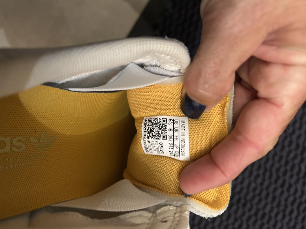 Damenschuhe: Chaussures Adidas neuves – Neu und originalverpackt aus Yvorne von loulou2002 3