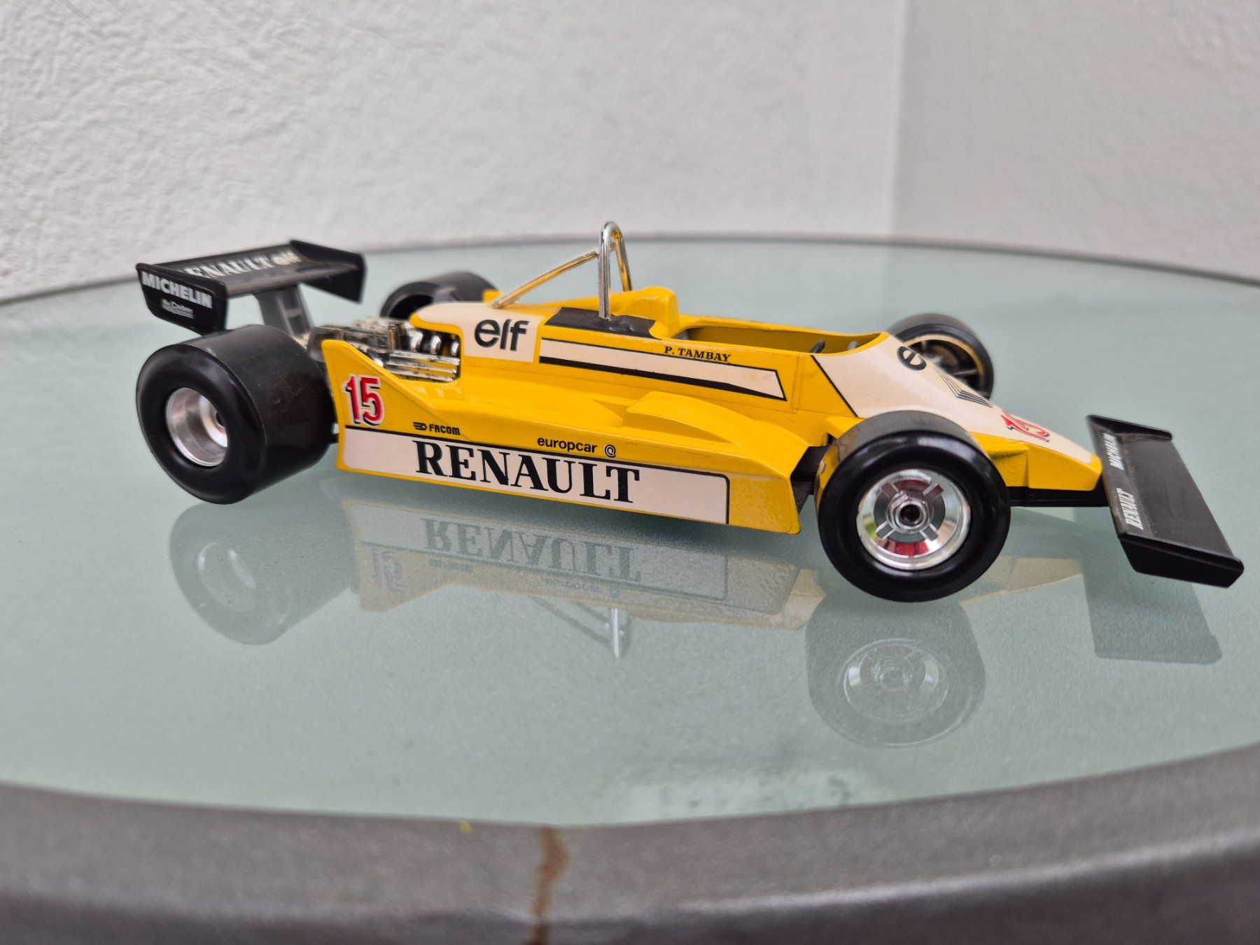 Renault Modellini d'auto: Renault Re 32 Patrick Tambay von Burago. – Usato da Oberbuchsiten venduto da laffite54 6