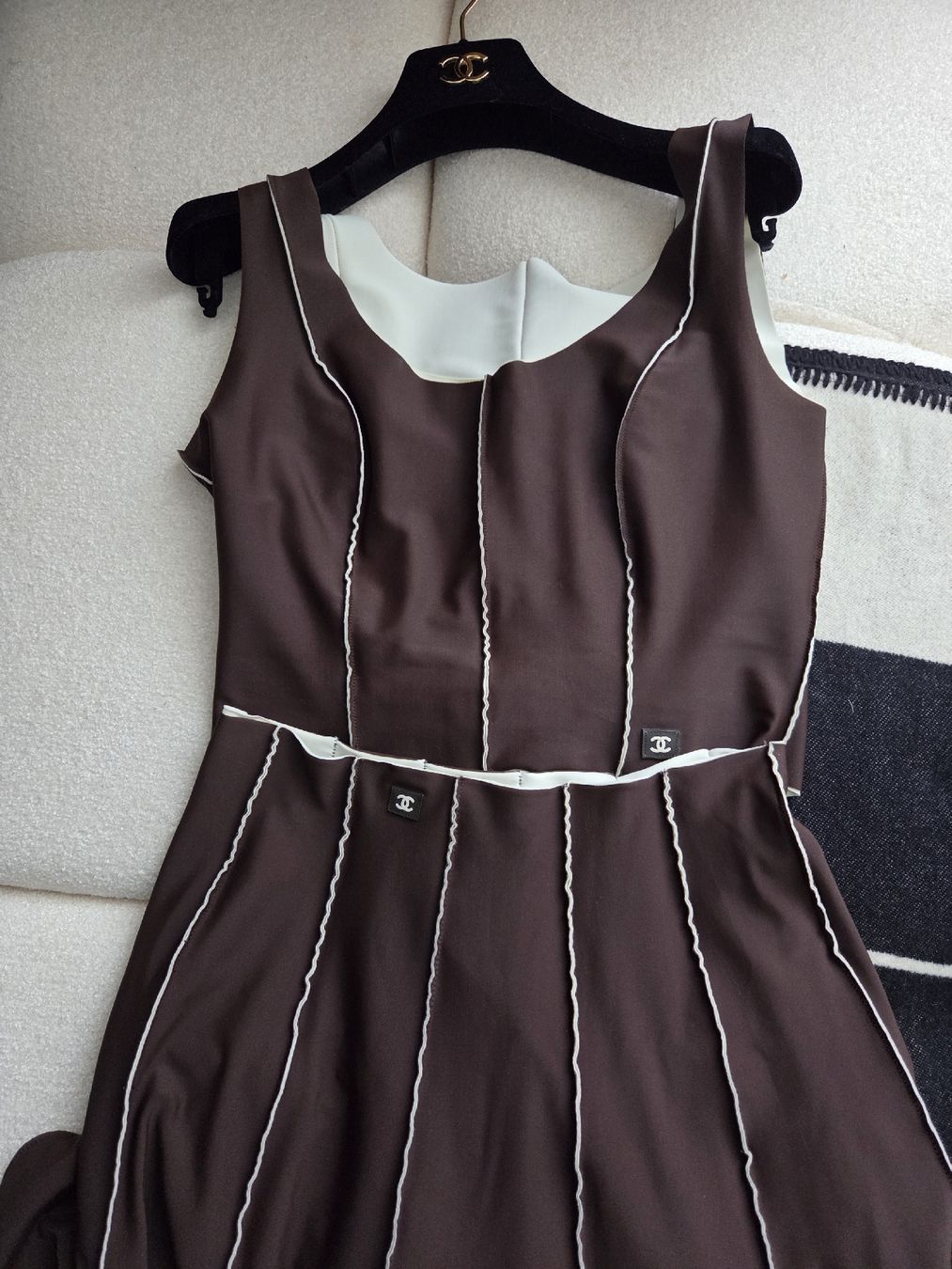 Chanel Vestiti: chanel zweiteiler set – Usato da Thal venduto da siri_speaks 1