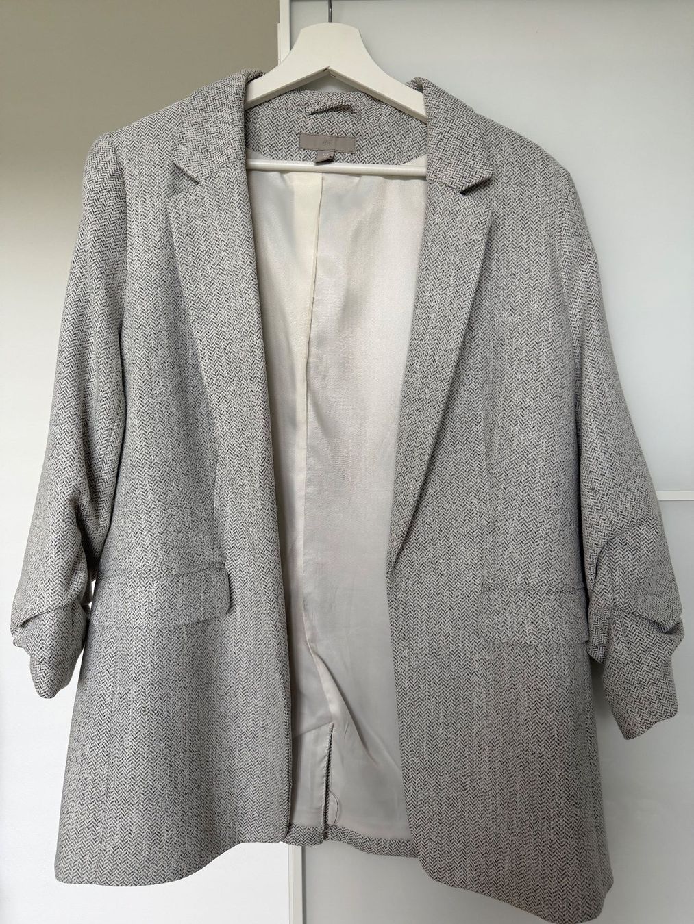 H&M Giacche: GRAUER HERRINGBONE-BLAZER – Usato da Liestal venduto da sla.kova