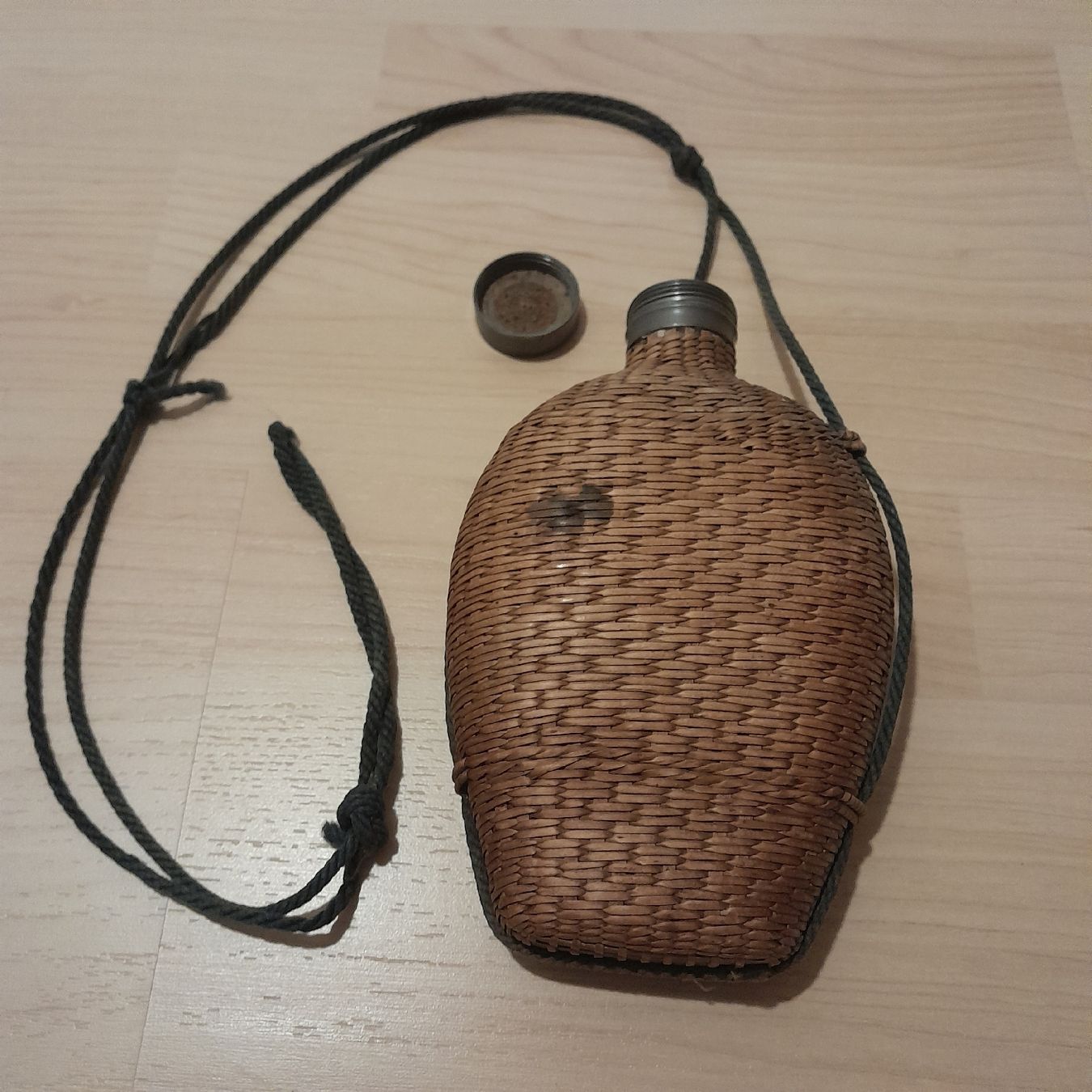 Attrezzatura & Pezzi di ricambio: Antike Feldflasche, Korbgeflecht, Glas – Usato da Knutwil venduto da Kompex 1