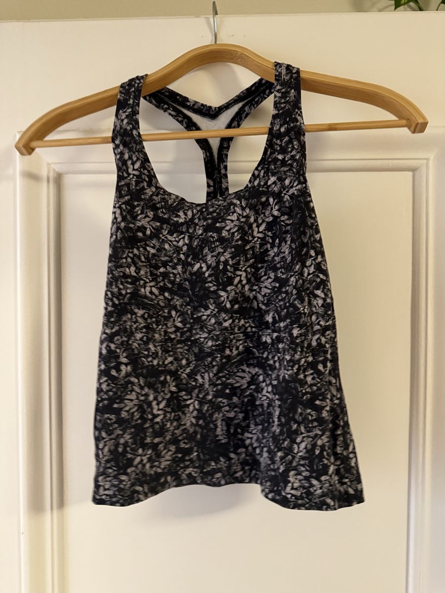 Lululemon Top: Lululemon Swiftly Tech Tank Top Flowers – Usato da Zürich venduto da mul_ldm9