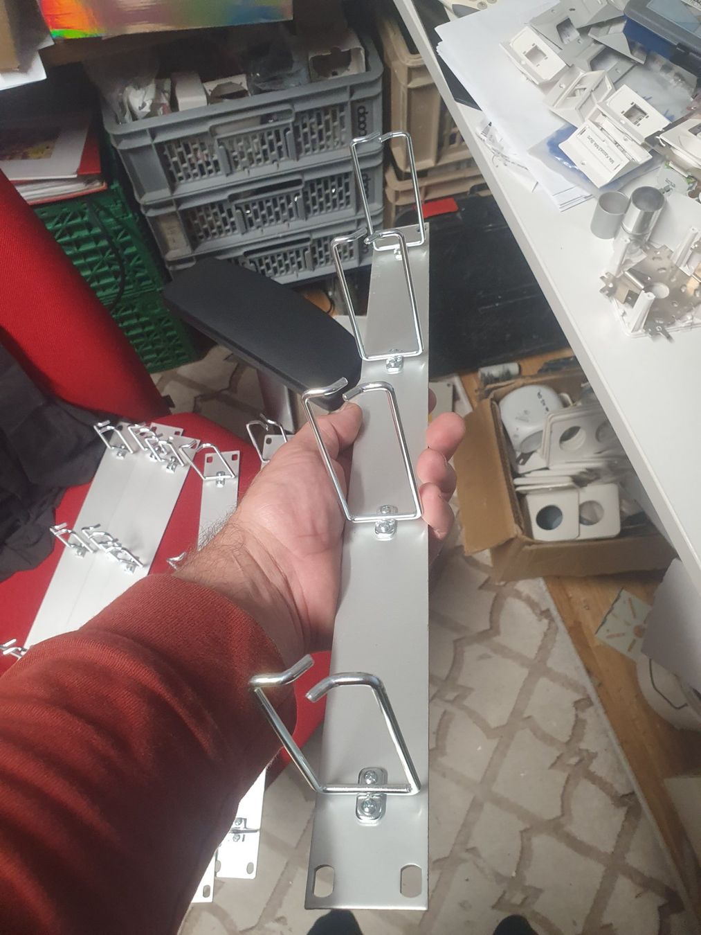 Racks & Ständer: Kabelführung 19" Rangierpanel Kabelführungspanel 90mm Menge? – Gebraucht aus Zürich von Alibaba1234
