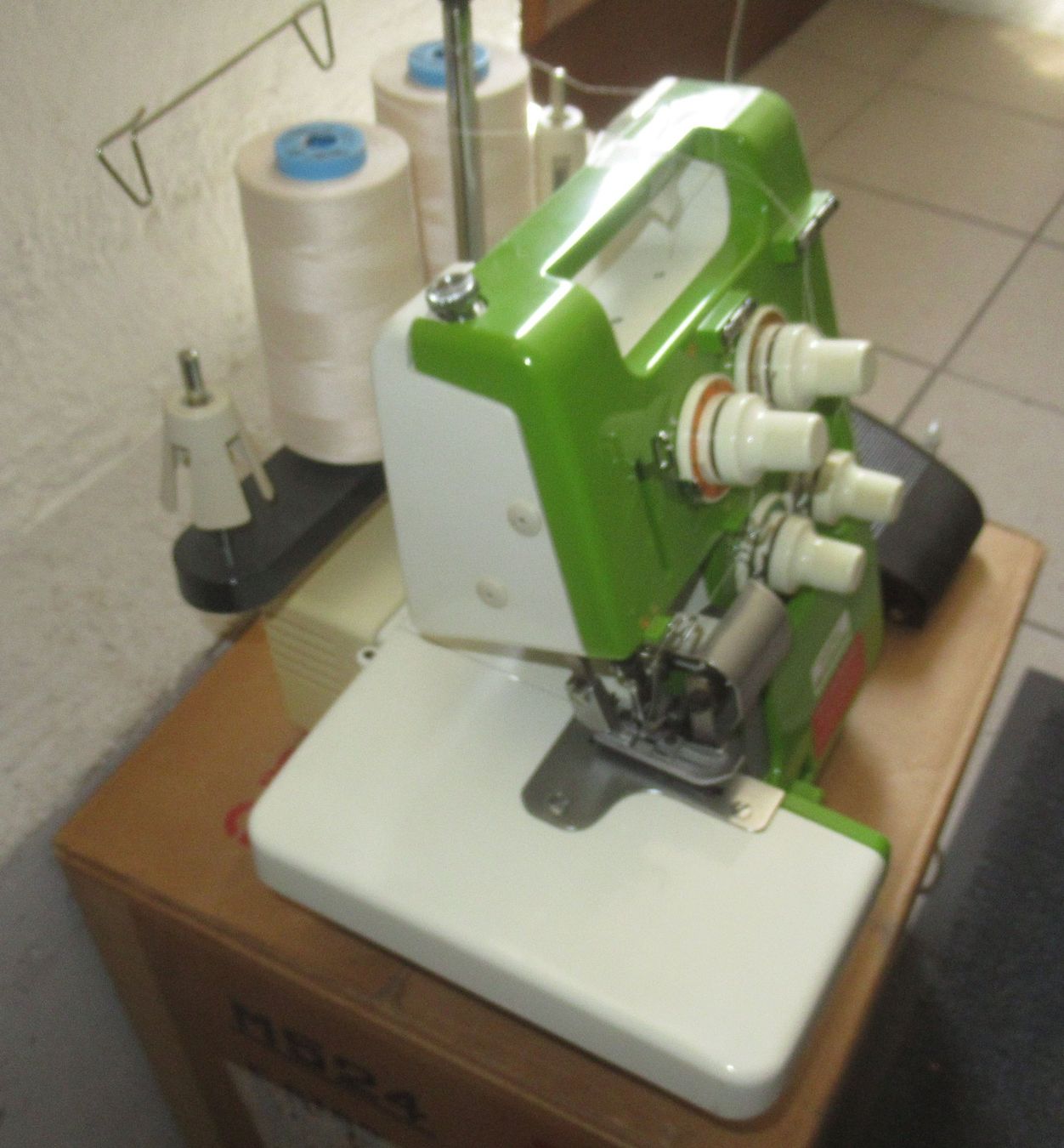 Brother Machines à coudre: Brother Overlock TE4-B525 – D'occasion à Männedorf par livesteam 3