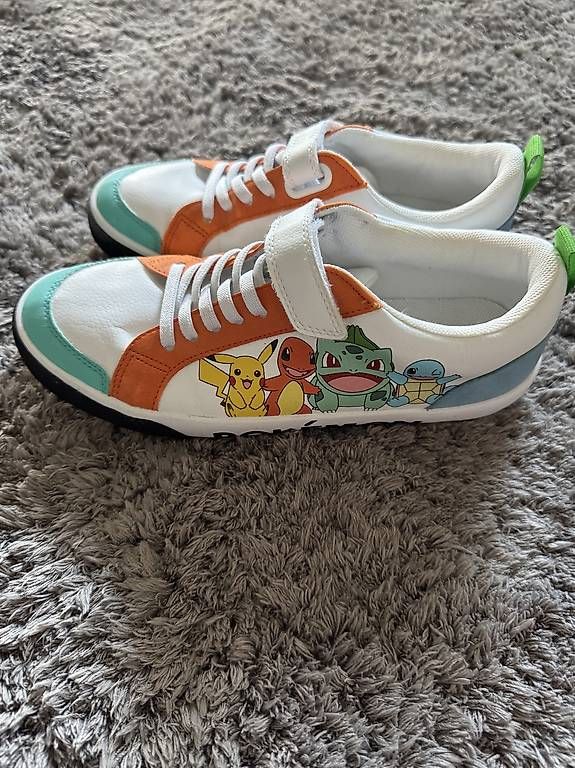 Next Scarpe per ragazzi: Pokemon Schuhe - Neuwertig Gr. 37 – Usato da Rombach venduto da riders3000