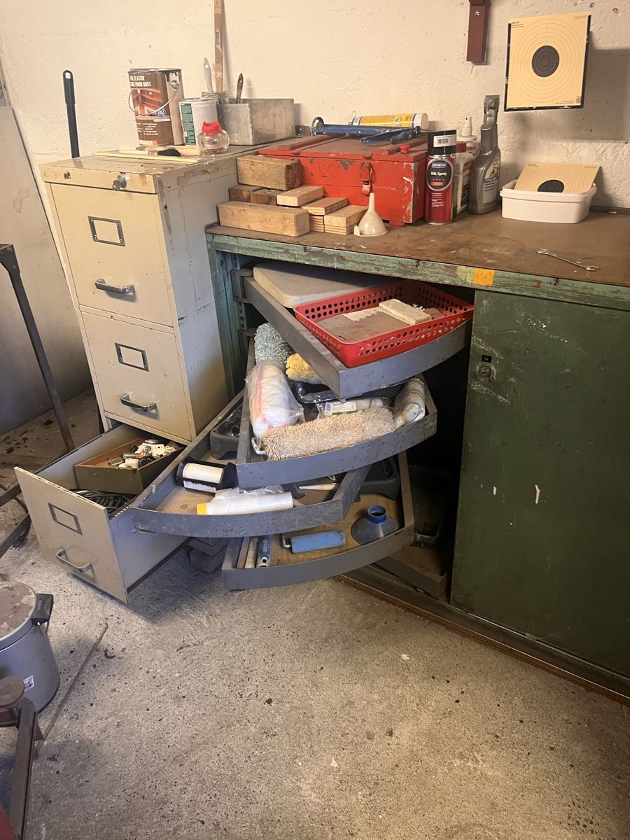 Werkbänke: Werkstatt Schrank – Gebraucht aus Emmen von Joenicelife 1