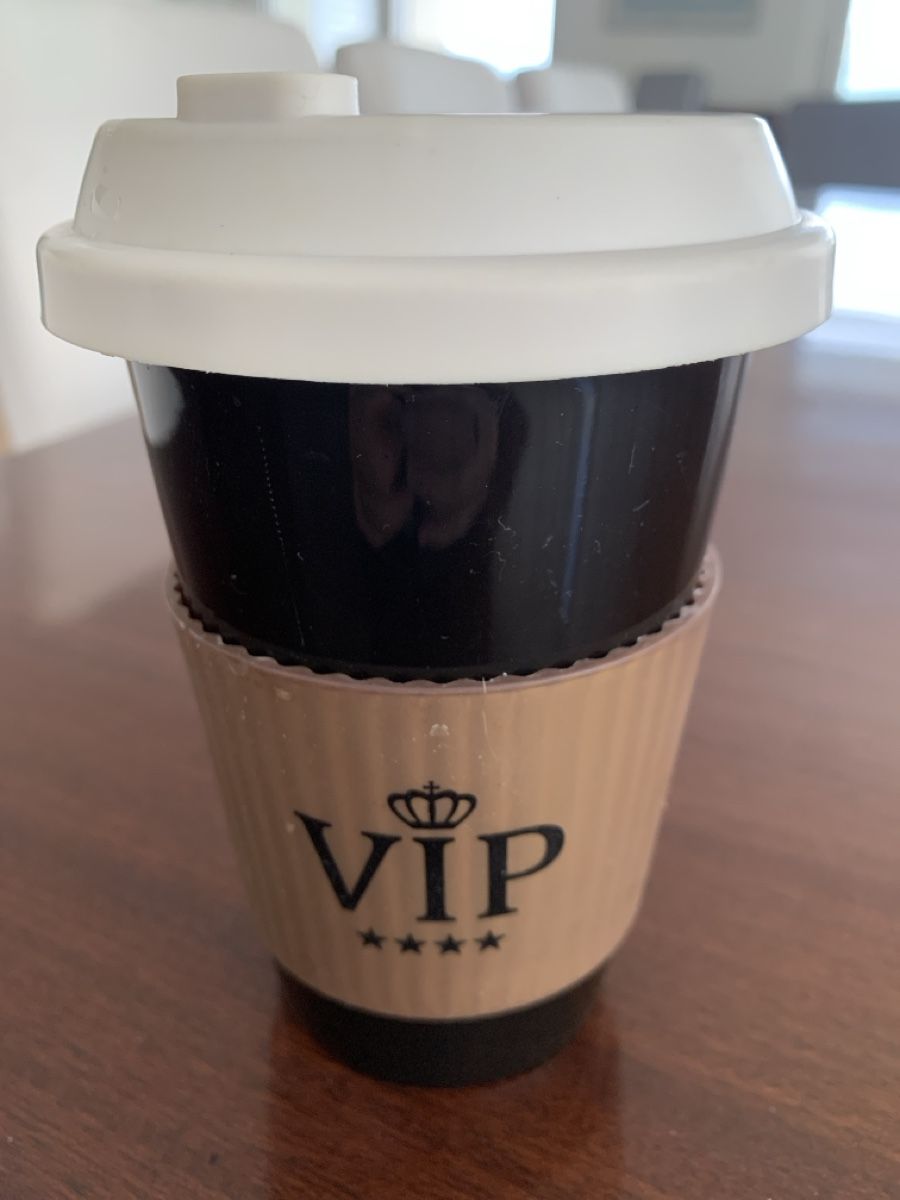 Tazze: Ceramic coffee cup black with lid for VIP  – Nuovo (secondo la descrizione) da Immensee venduto da vgitter 1