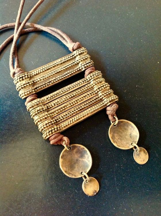 E. Amulett Kette Beduinen Jemen antik Anhänger Lederband