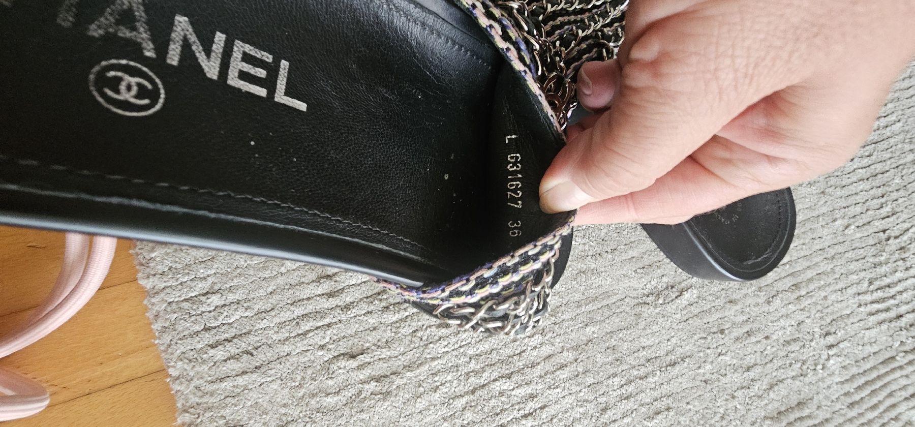 Chanel Damenschuhe: Chanel Slides/Pantoletten, Grösse 36, Schwarz – Gebraucht aus Riedikon von Winter21. 6