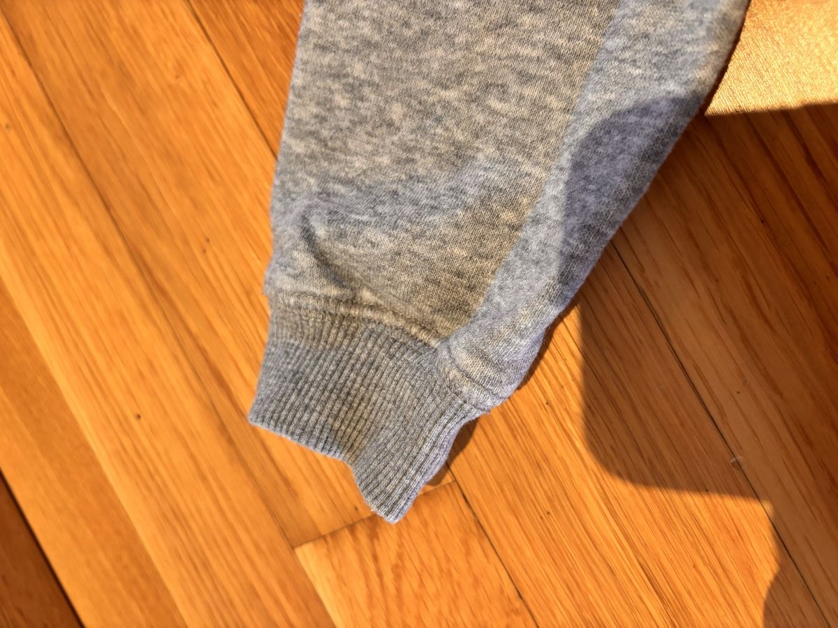 Levi's Kleiderpakete & -sets: 2 Levi's Pullover grau und blau Grösse 104 gebraucht – Gebraucht aus Klingnau von Tiara2023 3