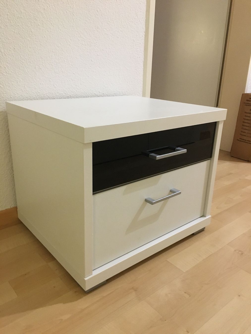 Betten: Bett 1.8m x 2m mit 2x Nachttischli – Gebraucht aus Zuzwil SG von robs01 1