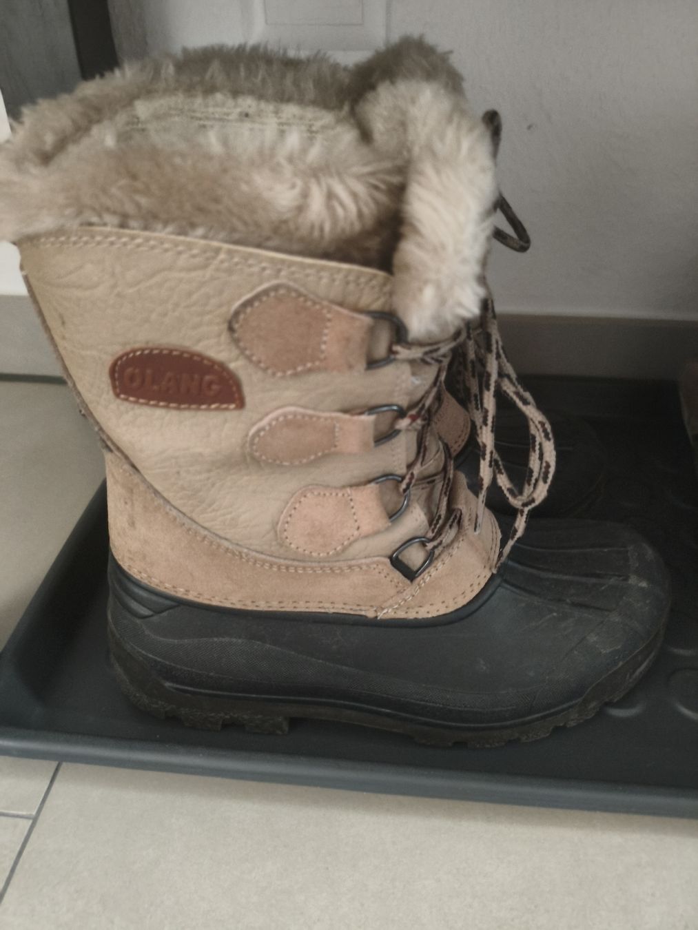 Scarpe da donna: stivali olang adatti per neve e temperature fredde – Usato da Bioggio venduto da OresteIronix 2