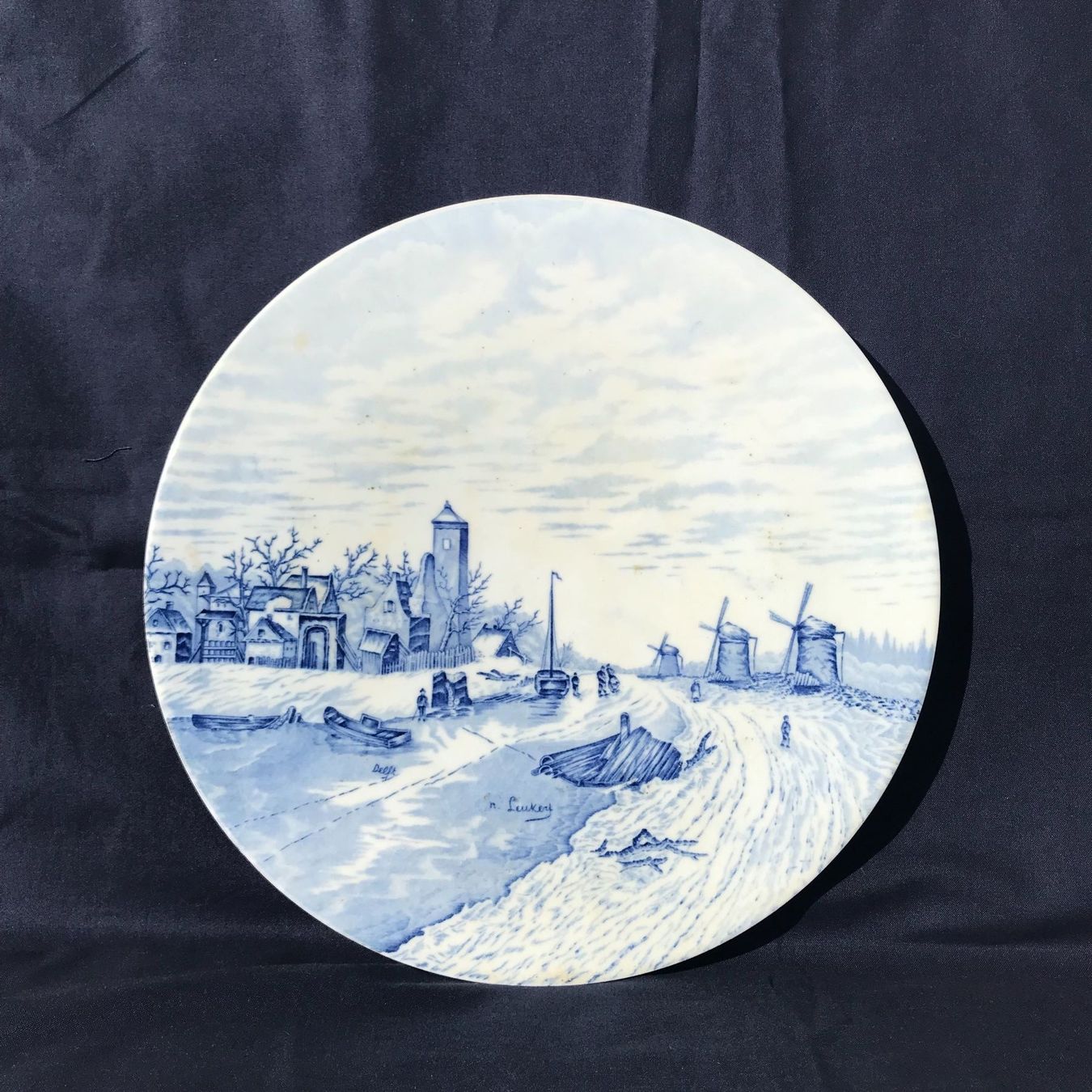 Piatti: Ensemble d'assiettes murales Delft/ Wandteller-Set Delft – Usato da Fribourg venduto da SD1910 1