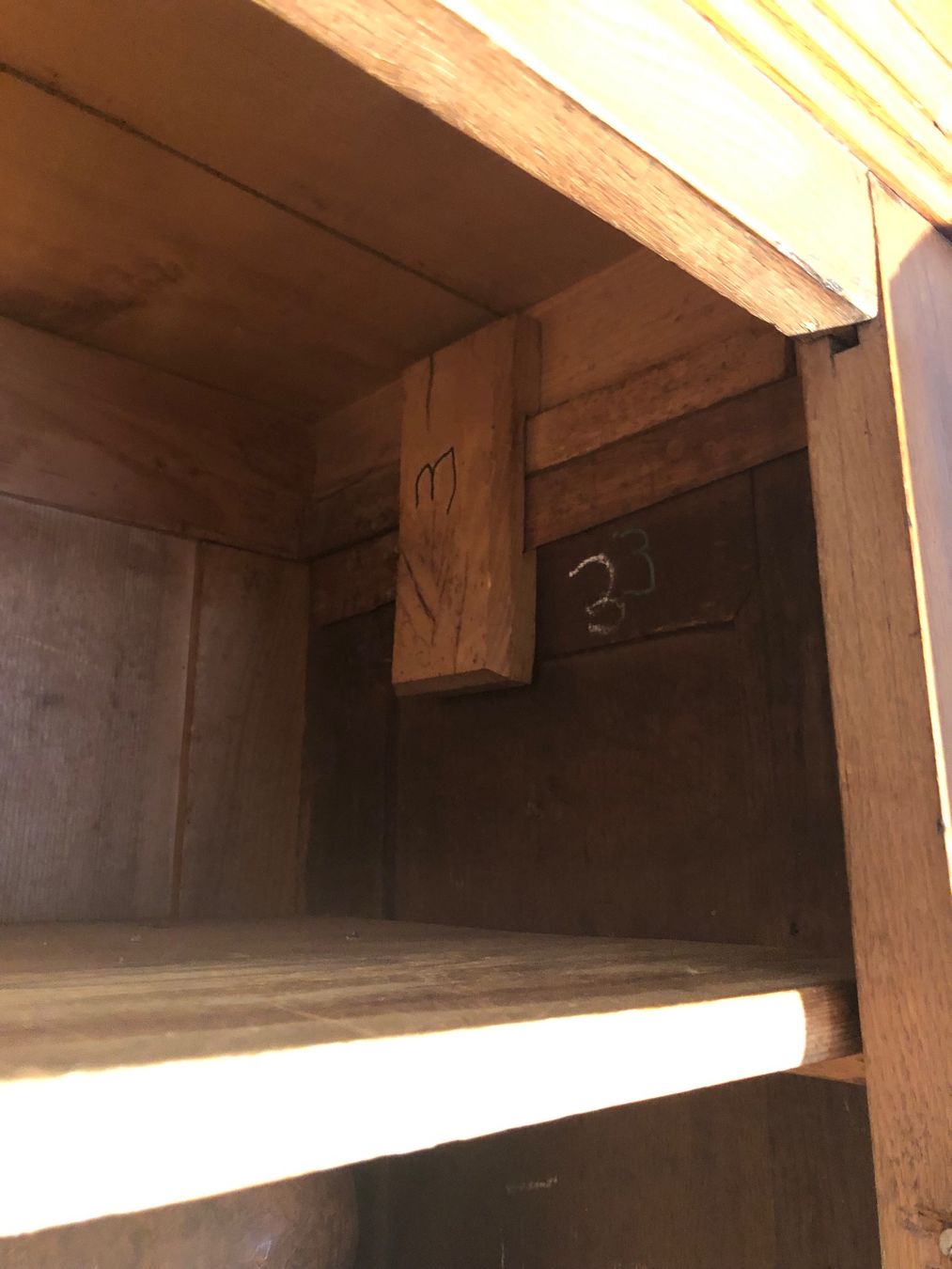 Schränke: Antiker Kleiderschrank aus Eichenholz – Gebraucht aus Minusio von brindisi150 3