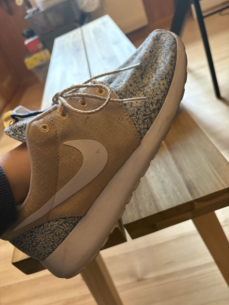 Nike Scarpe da uomo: Nike Roshe Run Liberty – Usato da Ittigen venduto da sab_6dkh