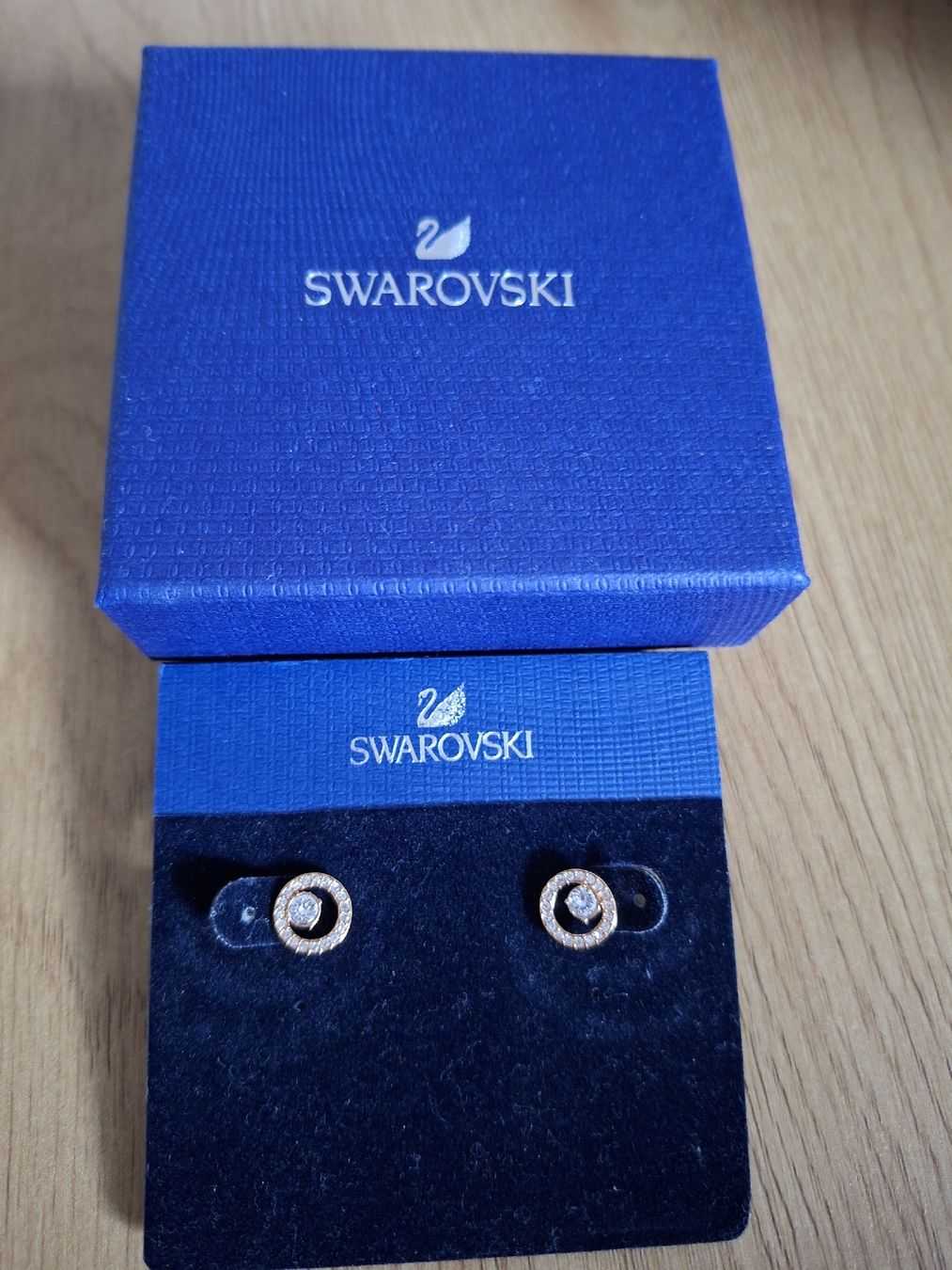 Swarovski Orecchini pendenti & Orecchini a lobo: Swarowski Ohrstecker – Nuovo (secondo la descrizione) da Riehen venduto da jlj_st82