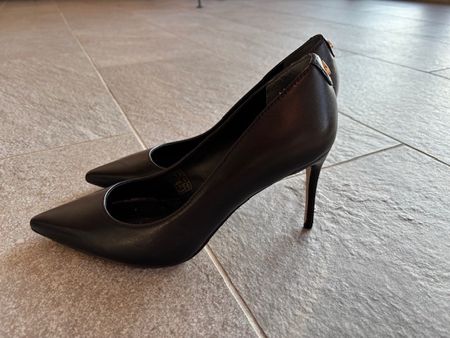 High heels GUESS 38