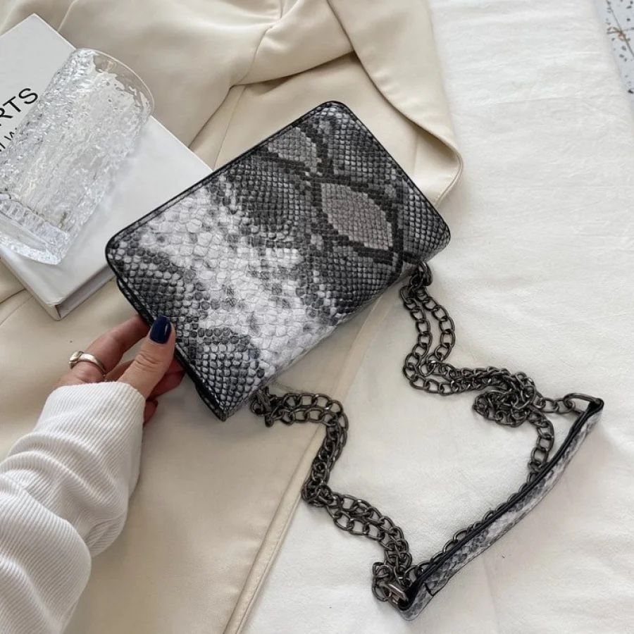 Taschen für Damen: Tasche mit Schlangen Optik AB 5.-🐍 – Neu (gemäss Beschreibung) aus Uster von Jessicajjk 1