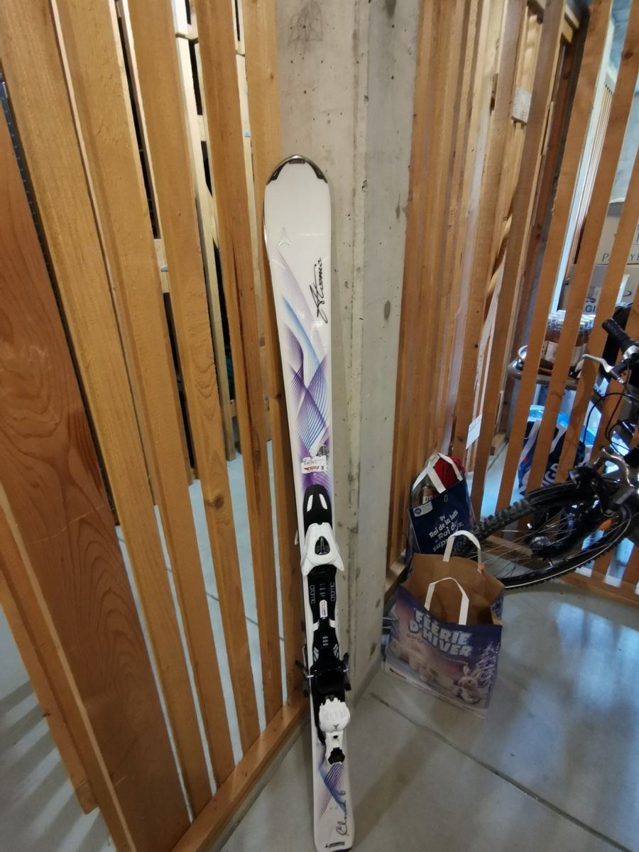 Atomic Skis: Atomic Cloud 6 Damen Ski 149 cm – Gebraucht aus Rickenbach SZ von mar_np8d