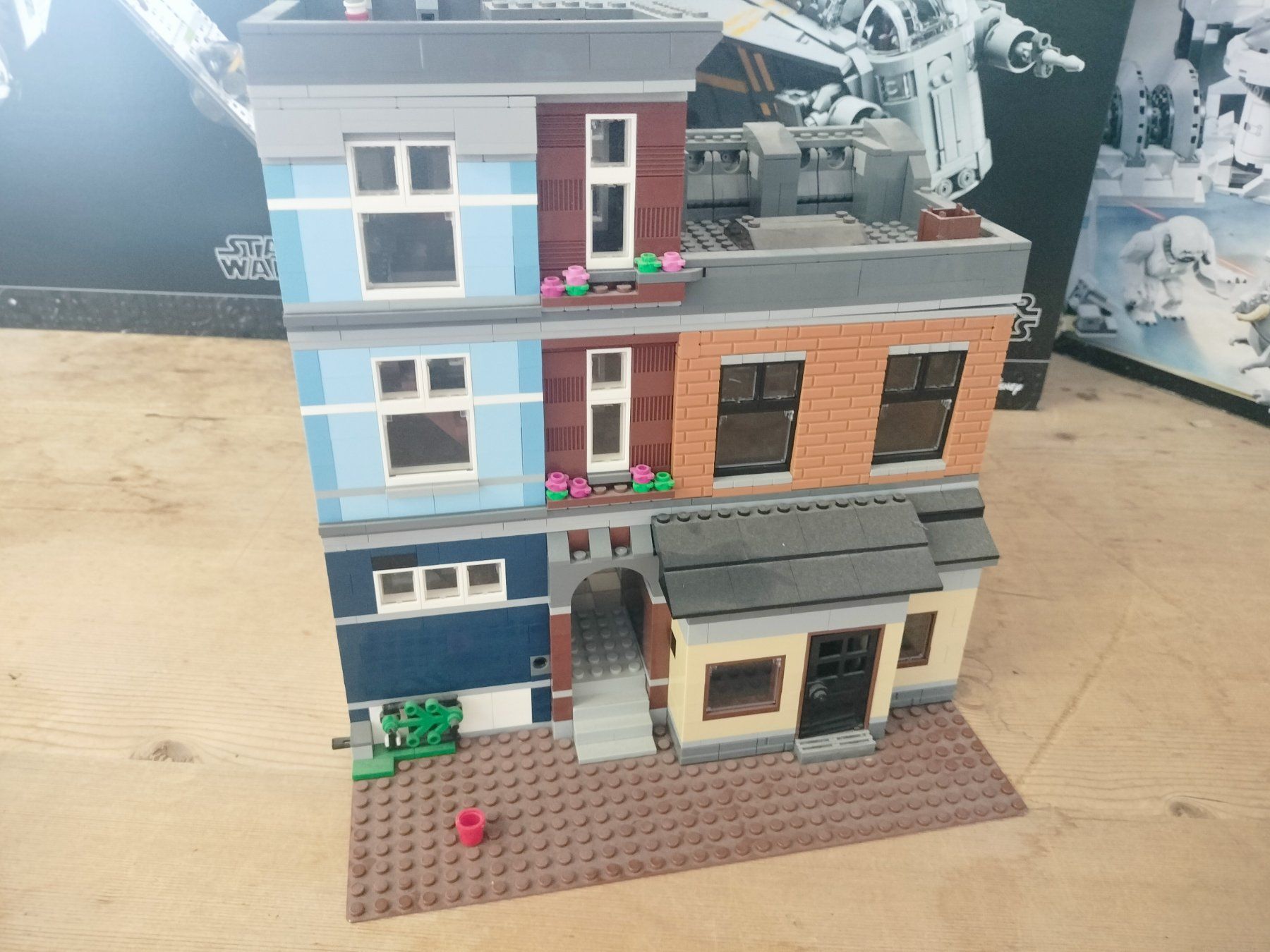 Lego Jouets: Lego Creator Expert 10246 Detective Office Modular ab 1.- – D'occasion à Wil SG par RoyalBricks 4