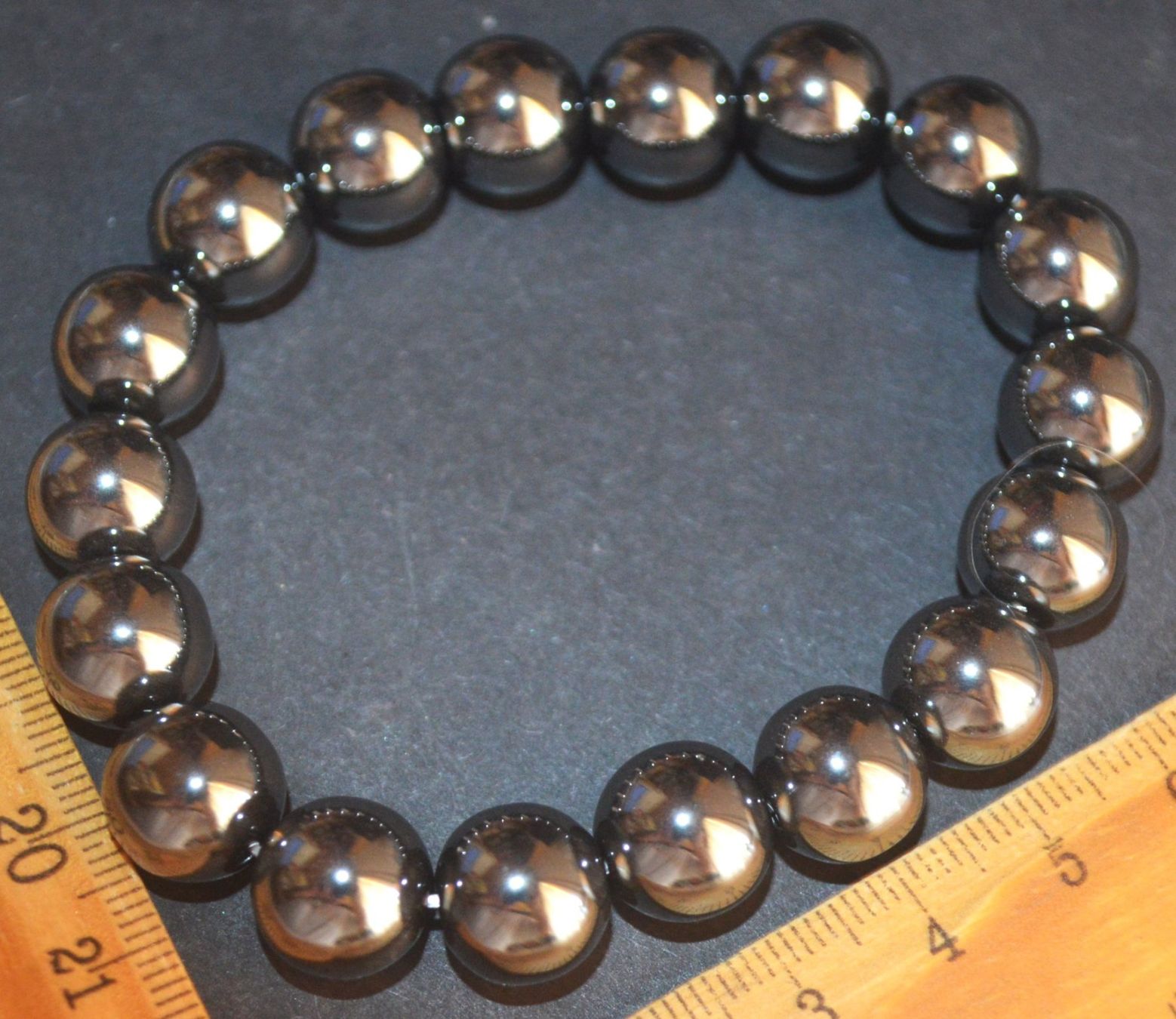 Bracciali & Braccialetti: Armband B-1105 – Hämatit 12mm Perlen elastisch – Nuovo e nell'imballaggio originale da Goldiwil (Thun) venduto da han_v5b7 3