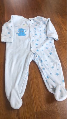 Süsser Baby Schlafanzug mit Sternen, Grösse 74 Top Zustand