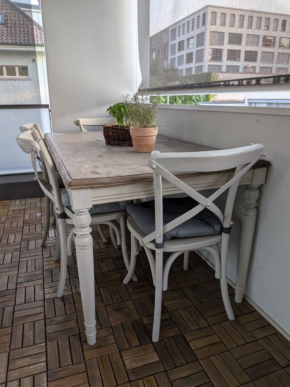 Set di tavolo e panche: Shabby-Chic-Stil Tisch &Stühle – Usato da Zug venduto da Alica 1
