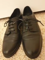 Chaussures basses, 37, cuir noir, très bon état 
