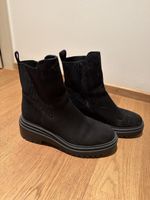Suede boots flat