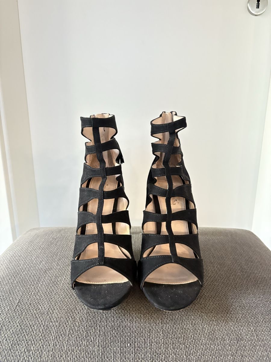 Scarpe da donna: Stivaletti neri con aperture decorative   – Usato da Camignolo venduto da noe_g9ln 2